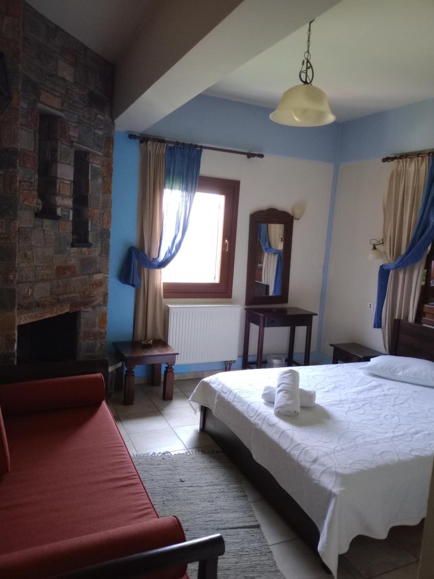 Hotel Erotas Áyios Dhimítrios Buitenkant foto