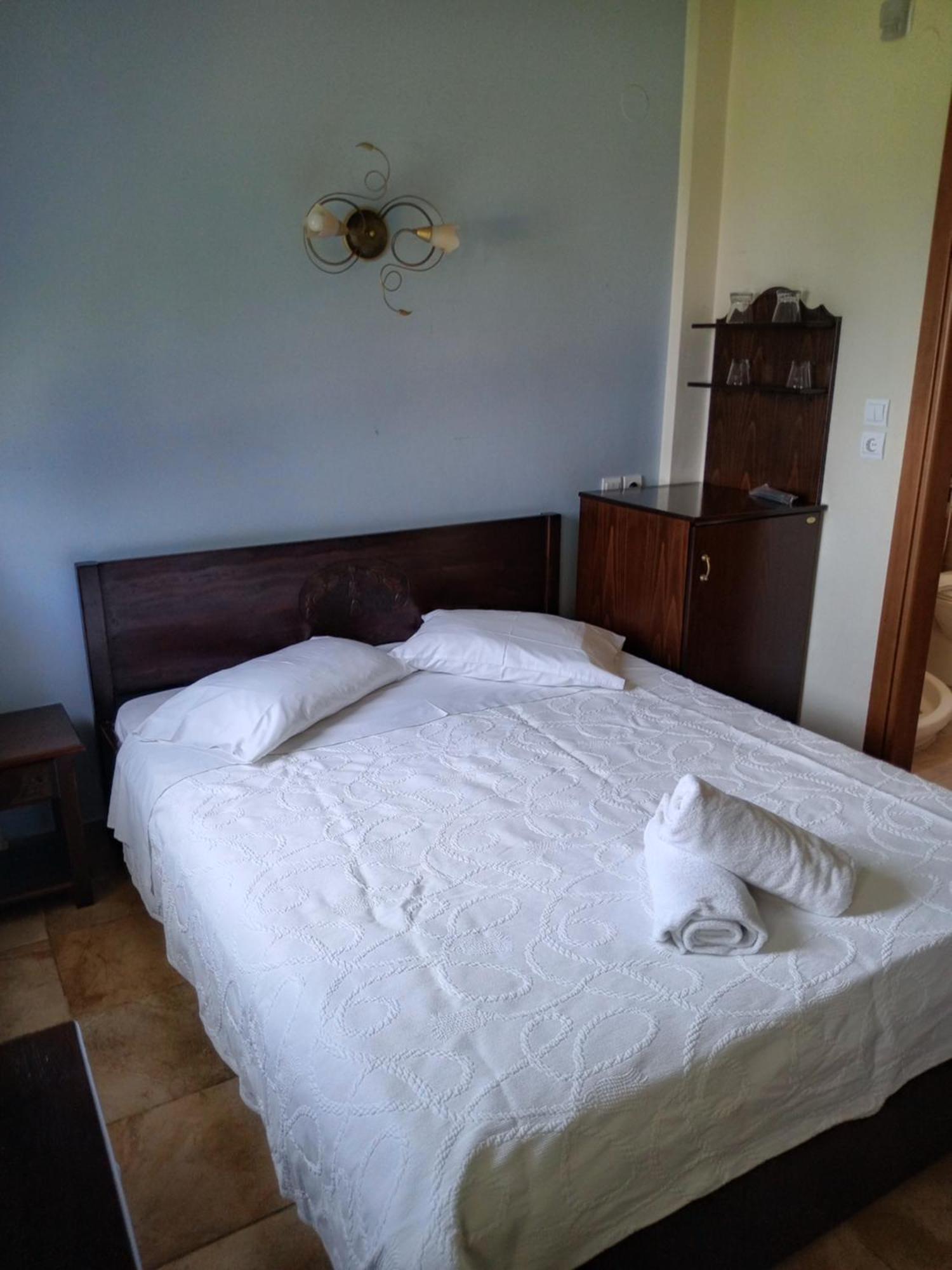 Hotel Erotas Áyios Dhimítrios Buitenkant foto