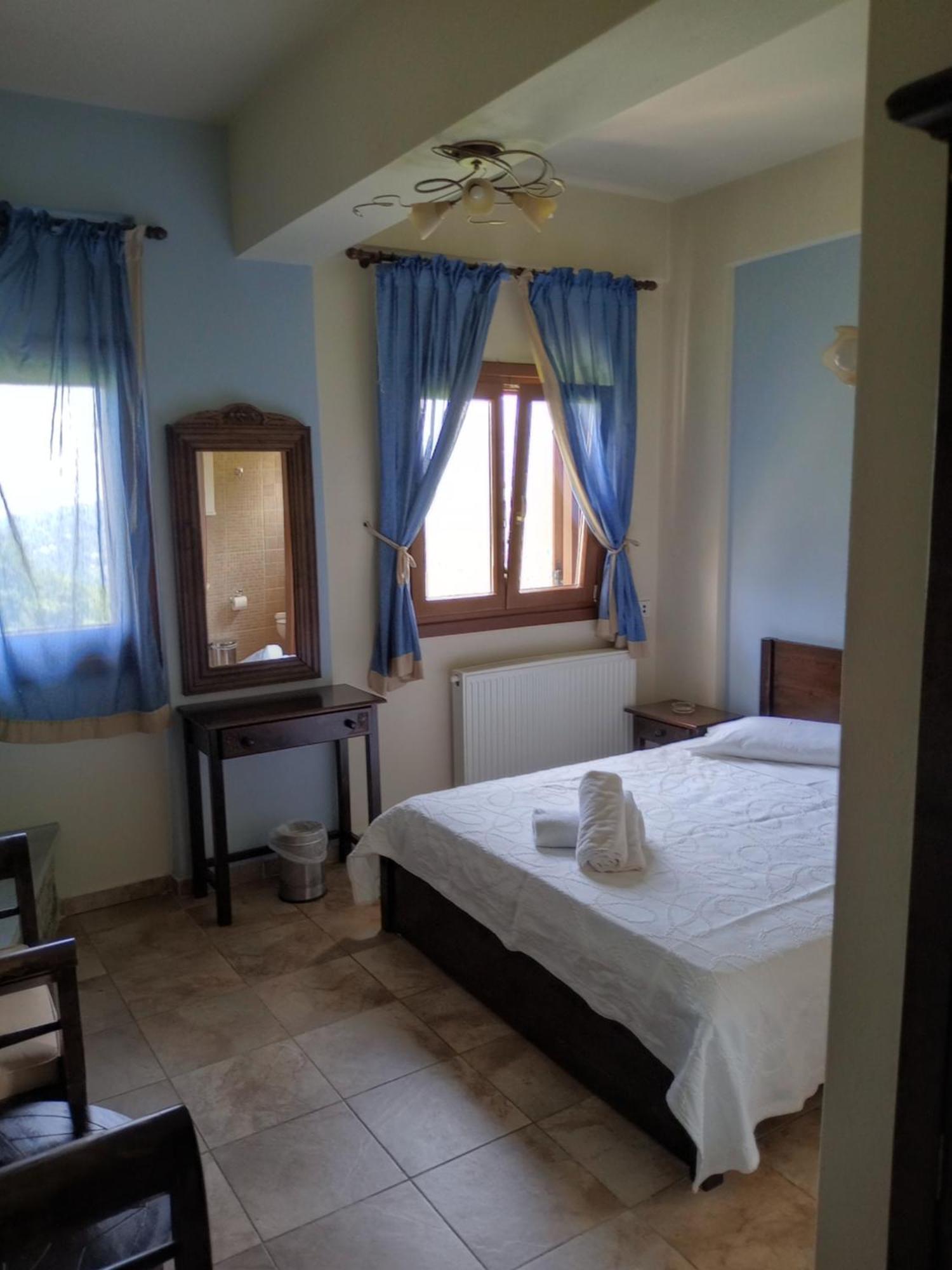 Hotel Erotas Áyios Dhimítrios Buitenkant foto