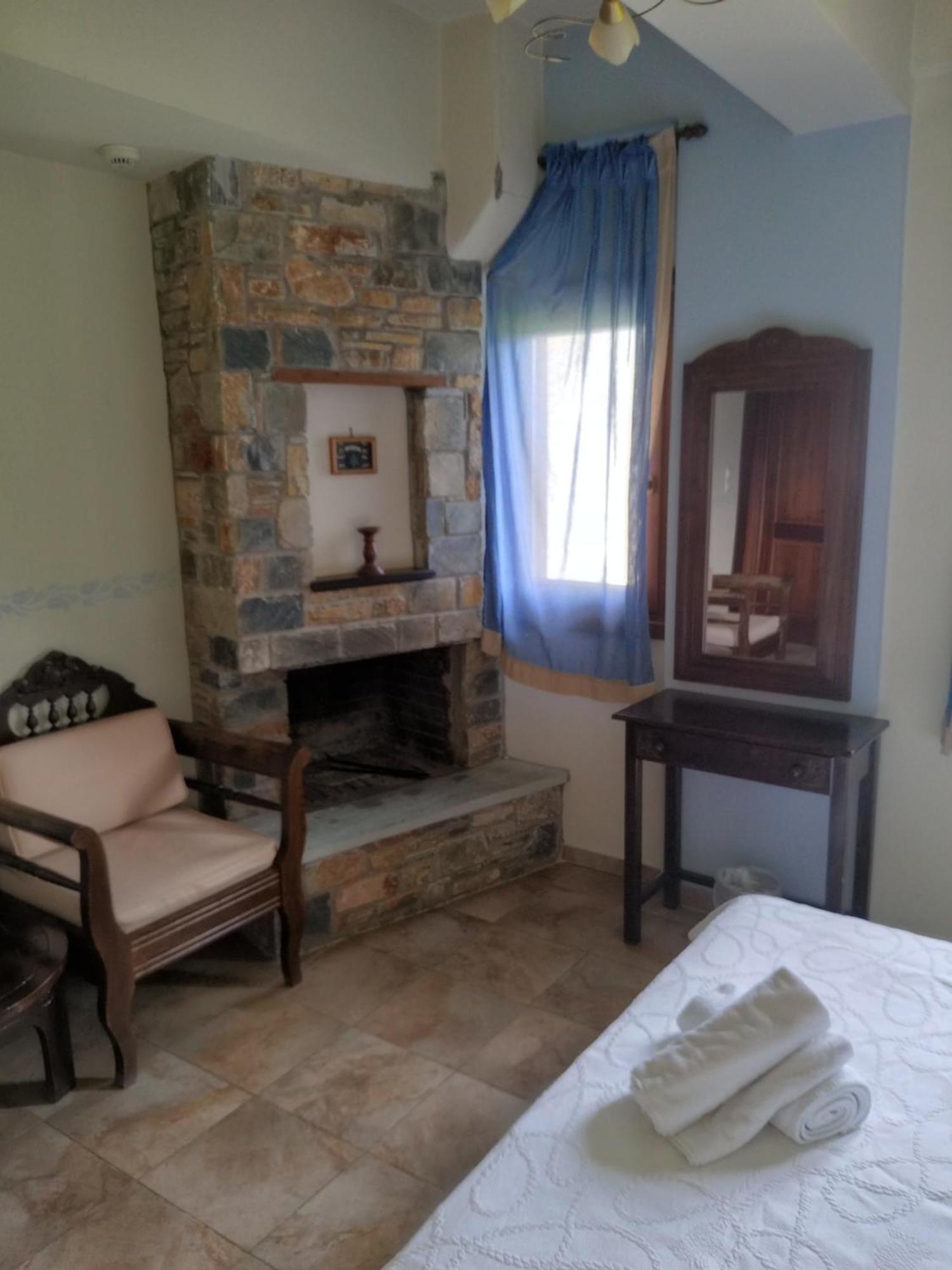 Hotel Erotas Áyios Dhimítrios Buitenkant foto
